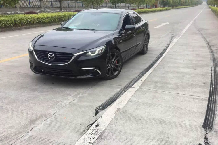 Dokonalý sleeper? Upravená Mazda 6 se pyšní osmiválcem a&nbsp;pohonem zadních kol