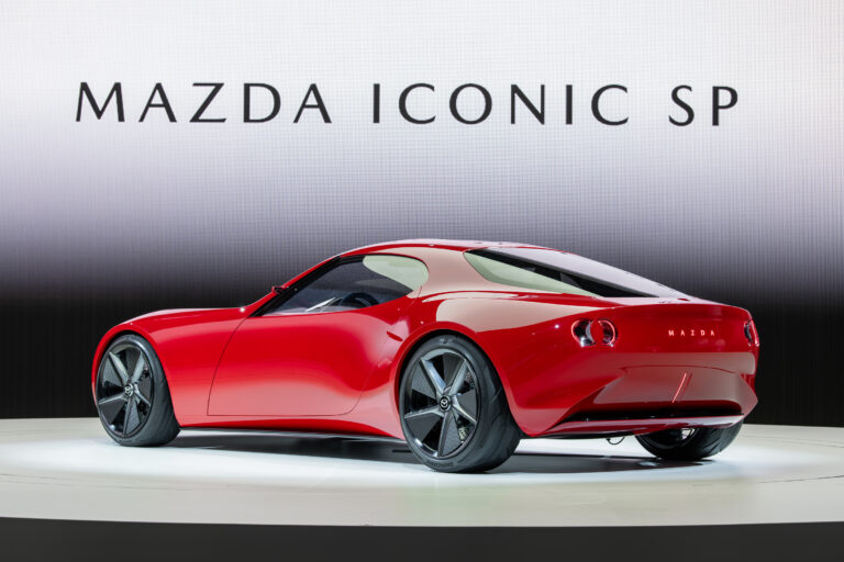 Nemožné se stane skutečností? Mazda opravdu zvažuje vývoj nástupce RX-8 s&nbsp;rotačním motorem