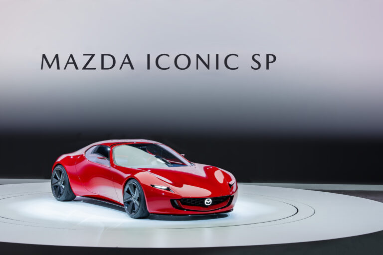 Budoucí Miata? Koncept Mazda Iconic SP má dvourotorový rotační EV systém, ale i&nbsp;mrkačky