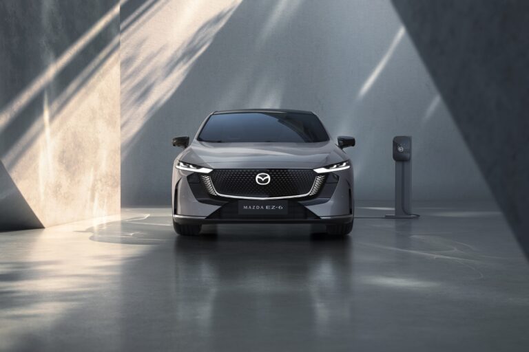 Nová Mazda EZ-6 přijíždí na čínský trh, bude se nabízet v&nbsp;elektrické a&nbsp;plug-in hybridní verzi