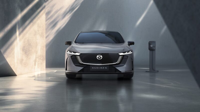 Nová Mazda EZ-6 přijíždí na čínský trh, bude se nabízet v elektrické a plug-in hybridní verzi