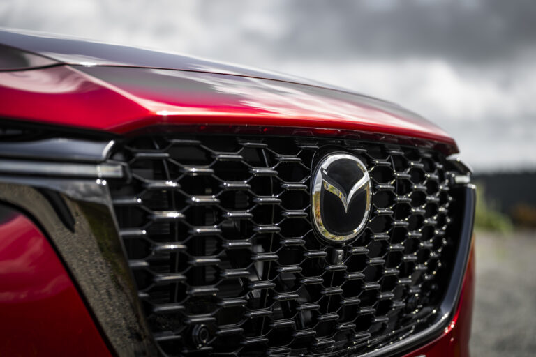 Mazda se neobejde v&nbsp;budoucnu bez elektrifikace, vyvíjí i&nbsp;vlastní hybrid