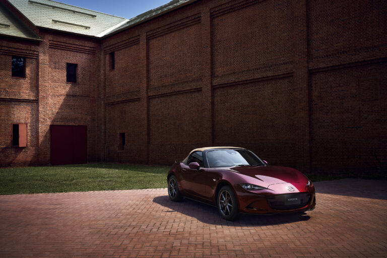 Výroční Mazda MX-5&nbsp;35th Anniversary představena, cílí na vyspělé klienty